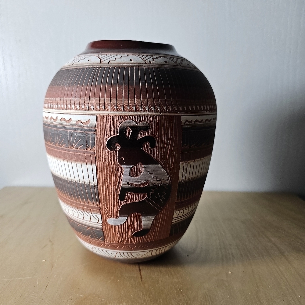 Vintage Navajo Flora Etched Pottery - Picture 6 of 10
